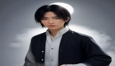 一只公鸡歪头看镜头的搞笑抓拍照，神情茫然可爱，天然表情包素材，鸡鸡图片社交媒体爆款风格